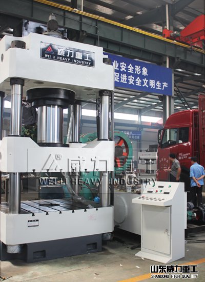 500噸四柱萬(wàn)能液壓機(jī)生產(chǎn)車(chē)間-山東威力重工
