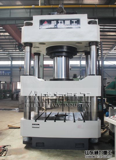 500噸四柱萬(wàn)能液壓機(jī)車(chē)間實(shí)景拍攝