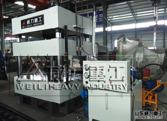 500噸三梁四柱油壓機(jī)加工現(xiàn)場(chǎng)