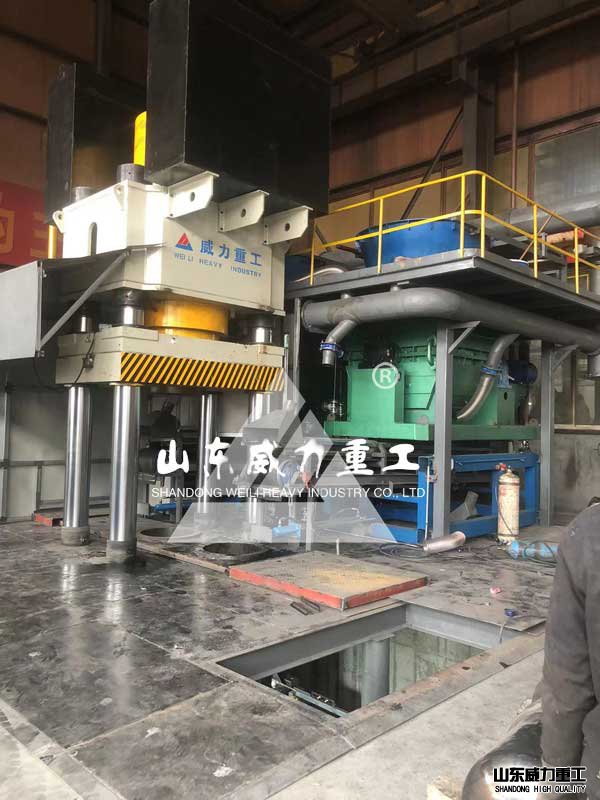 全自動(dòng)2000噸石墨坩堝油壓機(jī)